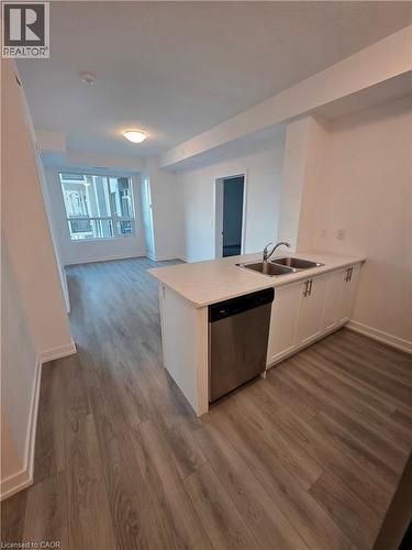 5055 Greenlane Road Unit# 433, Beamsville, ON - Indoor Photo Showing Kitchen With Double Sink