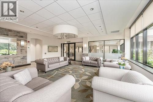 3290 New Street Unit# 607, Burlington, ON - Indoor Photo Showing Living Room