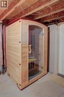 Relaxing sauna / steam room with concrete floors - 