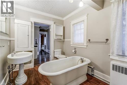 203 Broad Street W, Dunnville, ON - Indoor Photo Showing Bathroom
