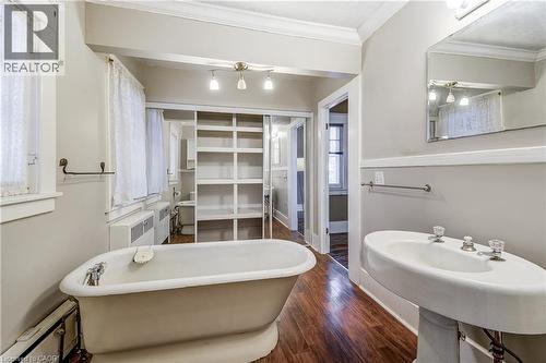 203 Broad Street W, Dunnville, ON - Indoor Photo Showing Bathroom