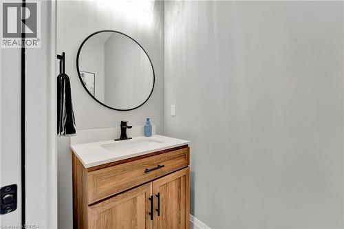14 Hudson Drive, Brantford, ON - Indoor Photo Showing Bathroom