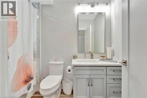 14 Hudson Drive, Brantford, ON - Indoor Photo Showing Bathroom