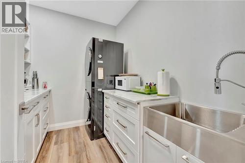 14 Hudson Drive, Brantford, ON - Indoor Photo Showing Kitchen