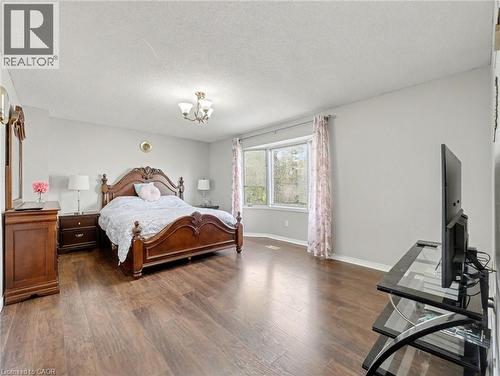 635 Rexford Drive, Hamilton, ON - Indoor Photo Showing Bedroom
