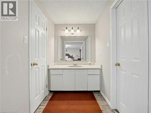 635 Rexford Drive, Hamilton, ON - Indoor Photo Showing Bathroom