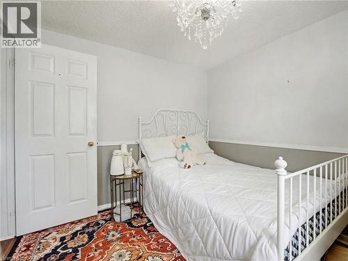 635 Rexford Drive, Hamilton, ON - Indoor Photo Showing Bedroom
