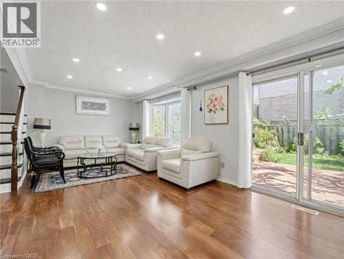 635 Rexford Drive, Hamilton, ON - Indoor Photo Showing Living Room