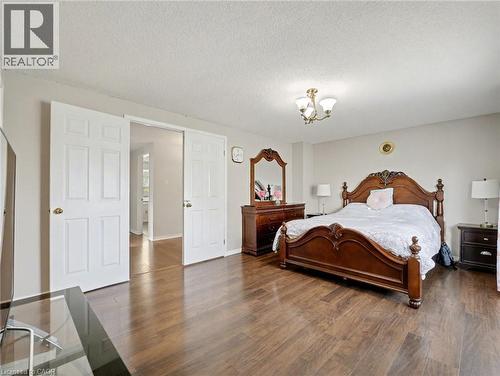 635 Rexford Drive, Hamilton, ON - Indoor Photo Showing Bedroom
