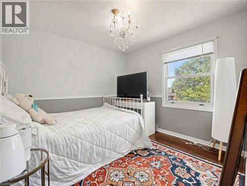 635 Rexford Drive, Hamilton, ON - Indoor Photo Showing Bedroom