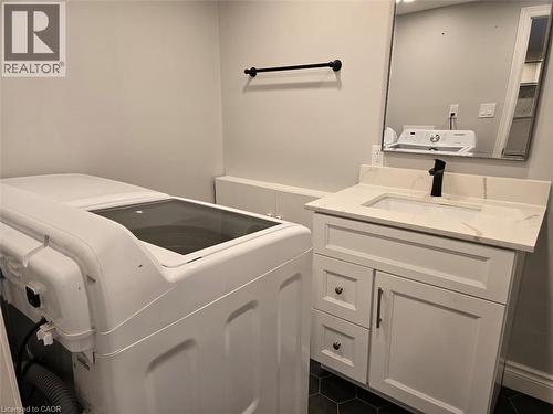 373 East 27Th Street, Hamilton, ON - Indoor Photo Showing Laundry Room