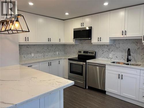 373 East 27Th Street, Hamilton, ON - Indoor Photo Showing Kitchen With Double Sink With Upgraded Kitchen