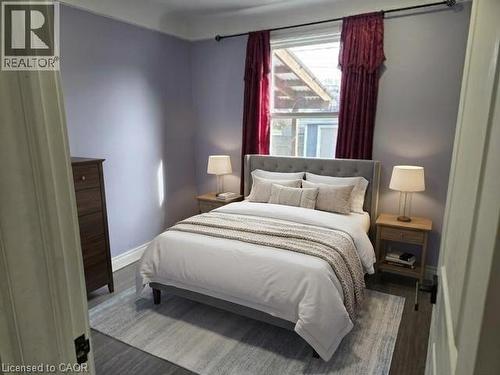 373 East 27Th Street, Hamilton, ON - Indoor Photo Showing Bedroom