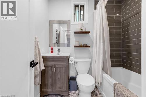 373 Emerald Street N, Hamilton, ON - Indoor Photo Showing Bathroom
