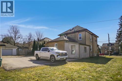 17 Shaw Avenue W, Cambridge, ON - Outdoor