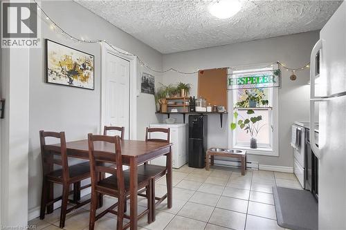 17 Shaw Avenue W, Cambridge, ON - Indoor Photo Showing Dining Room