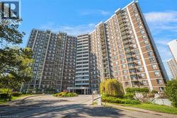 10 EDGECLIFF GOLFWAY Unit# 206 North York, ON M3C 3A3
