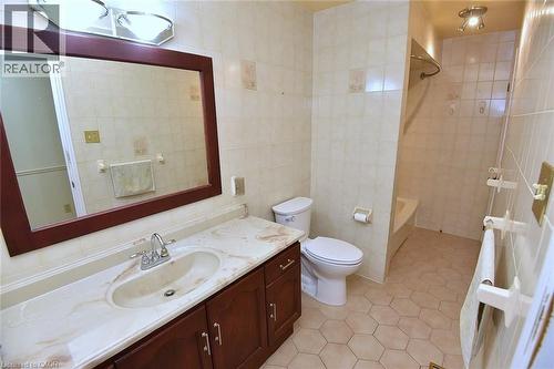 689 Penny Lane, Burlington, ON - Indoor Photo Showing Bathroom