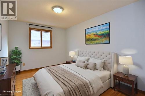689 Penny Lane, Burlington, ON - Indoor Photo Showing Bedroom