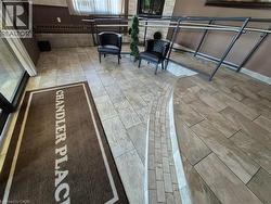 Lobby with wheelchair access - 