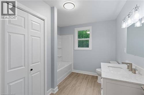 4 PIECE BATH - 1402 6 Highway, Flamborough, ON - Indoor Photo Showing Bathroom