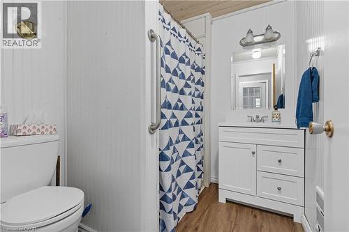 3 PIECE BATH - 1402 6 Highway, Flamborough, ON - Indoor Photo Showing Bathroom