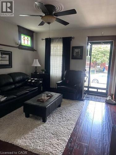 84 Barons Avenue N, Hamilton, ON - Indoor Photo Showing Living Room