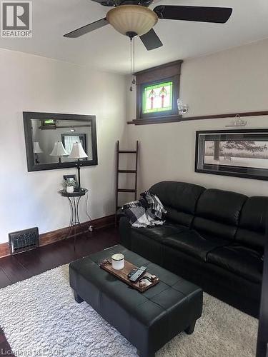 84 Barons Avenue N, Hamilton, ON - Indoor Photo Showing Living Room
