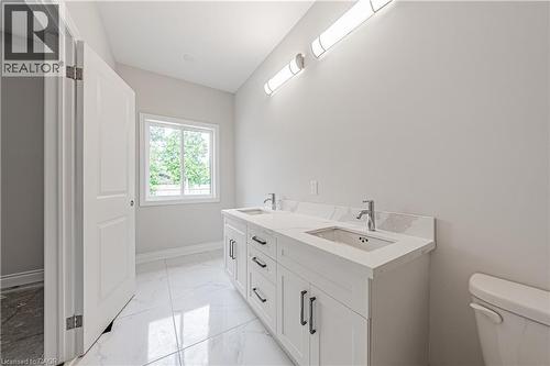 60 Cesar Place, Ancaster, ON - Indoor Photo Showing Bathroom