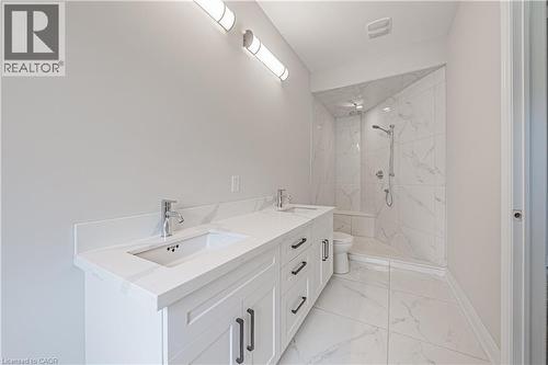 60 Cesar Place, Ancaster, ON - Indoor Photo Showing Bathroom