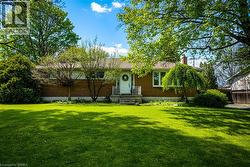 6 BAYLY Drive  Paris, ON N3L 2P9