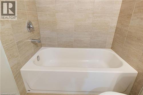 24 Tara Crescent Unit# Upper, Thorold, ON - Indoor Photo Showing Bathroom