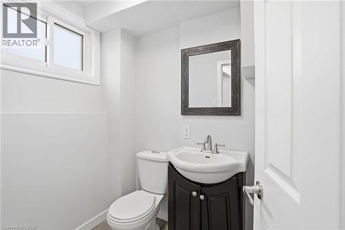 93 Wellington Street, Welland, ON - Indoor Photo Showing Bathroom