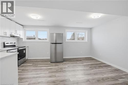 93 Wellington Street, Welland, ON - Indoor Photo Showing Kitchen