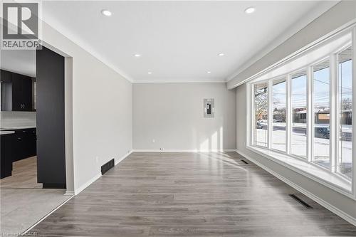 93 Wellington Street, Welland, ON - Indoor Photo Showing Other Room