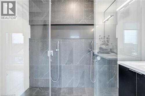 Bathroom featuring walk in shower and vanity - 151C Port Robinson Road, Pelham, ON - Indoor Photo Showing Bathroom