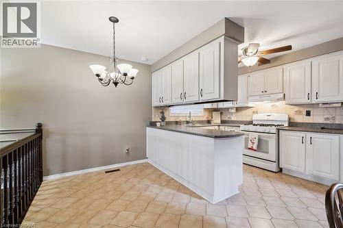 10 Finch Place, Hamilton, ON - Indoor Photo Showing Kitchen