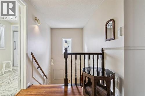 10 Finch Place, Hamilton, ON - Indoor Photo Showing Other Room