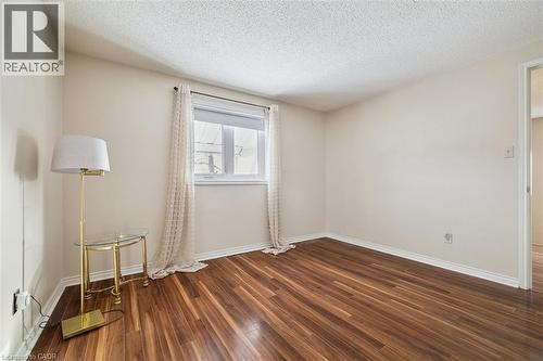 10 Finch Place, Hamilton, ON - Indoor Photo Showing Other Room