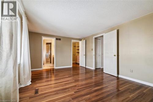 10 Finch Place, Hamilton, ON - Indoor Photo Showing Other Room