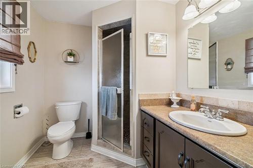 10 Finch Place, Hamilton, ON - Indoor Photo Showing Bathroom
