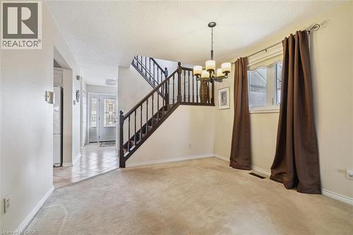 10 Finch Place, Hamilton, ON - Indoor Photo Showing Other Room