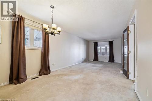 10 Finch Place, Hamilton, ON - Indoor Photo Showing Other Room