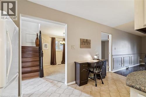 10 Finch Place, Hamilton, ON - Indoor Photo Showing Other Room