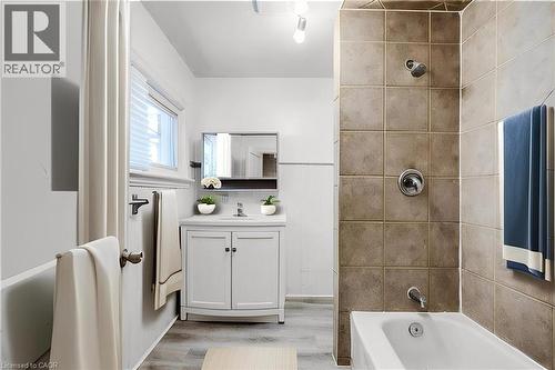16 Eastbourne Avenue Unit# Upper, Hamilton, ON - Indoor Photo Showing Bathroom