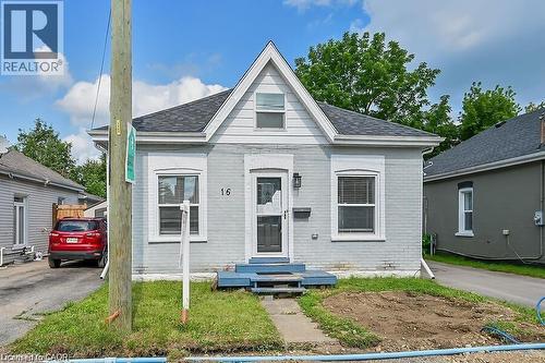 16 WEBLING Street  Brantford, ON N3S 2S7