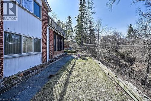 View of yard featuring a sunroom - 9 Daleview Court, Hamilton, ON - Outdoor