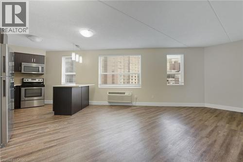 149 Main Street W Unit# 607, Hamilton, ON - Indoor Photo Showing Kitchen