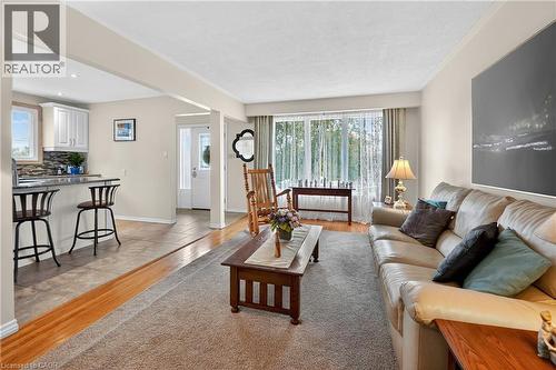 120 Kinross Street, Caledonia, ON - Indoor Photo Showing Living Room
