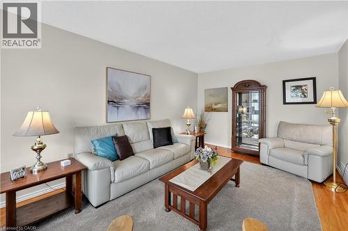 120 Kinross Street, Caledonia, ON - Indoor Photo Showing Living Room